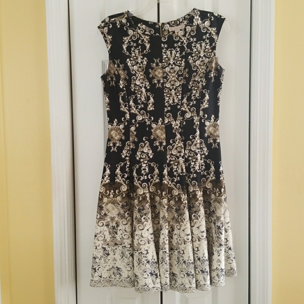 Black and Beige Simple Classic flare body dress